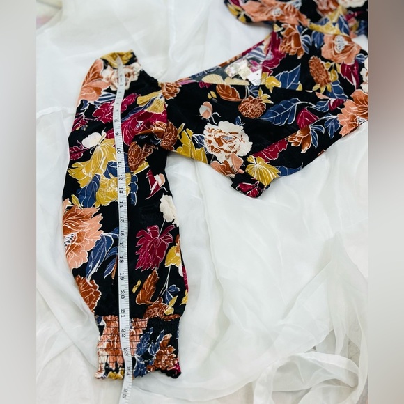 Band of the Free NWT Camille Berry Floral Crossover Tie Crop Top Bishop Sleeve - Picture 10 of 13